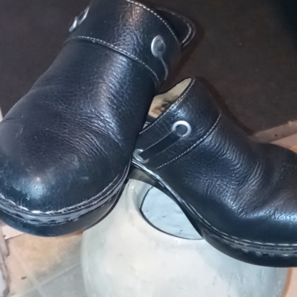 BORN SCOOP HEEL CLOGS